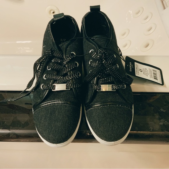 NWT BEBE GIRLS CHARCOAL SNEAKERS BEBE RHINESTONES GLITTERY LACES BEBE CHARM 2/3 - Picture 10 of 16